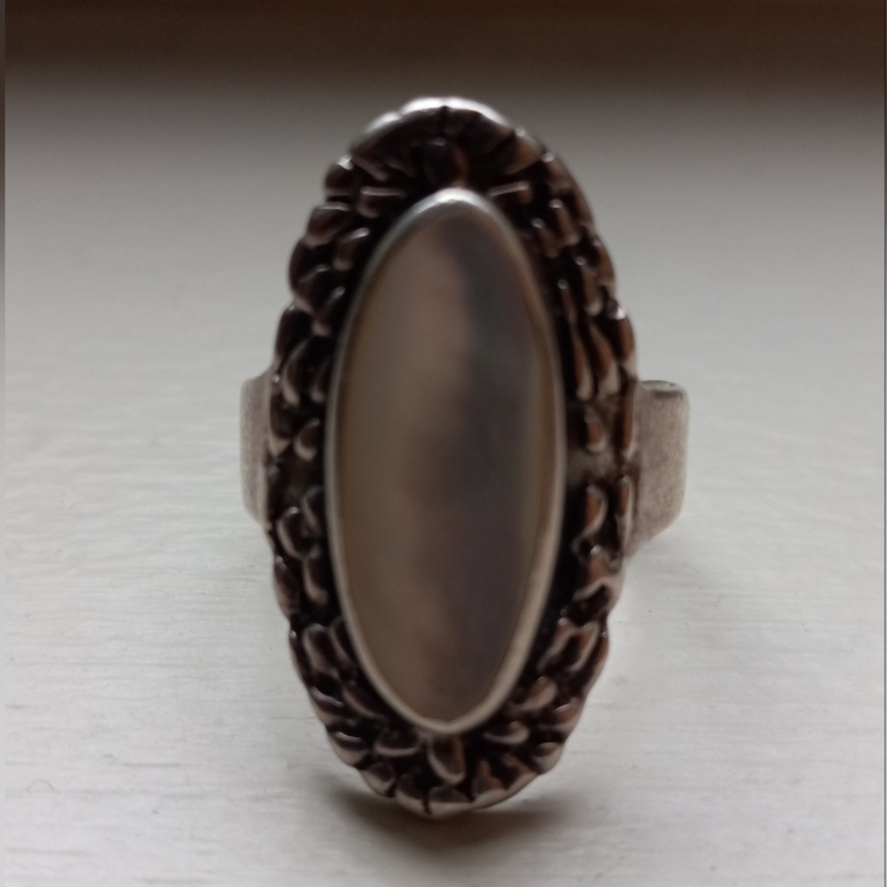 Vintage 925 Silver Genuine Mother of Pearl Size 8.5